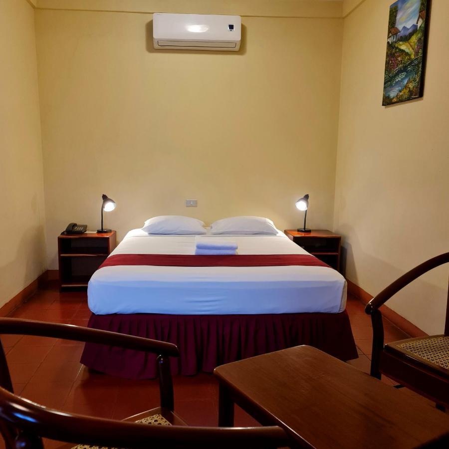 Hotel Austria Леон Экстерьер фото
